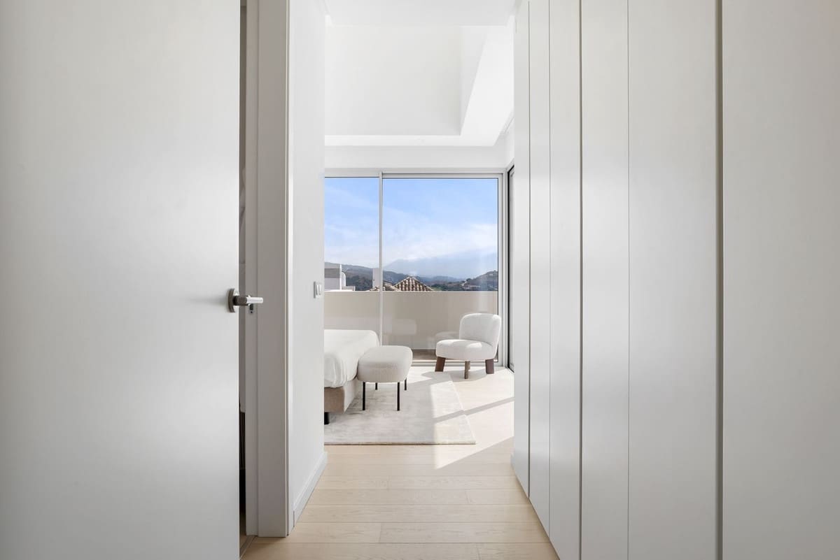 3 bedroom Penthouse for sale in Benahavis - € 1,150,000 (Ref: 9511405)