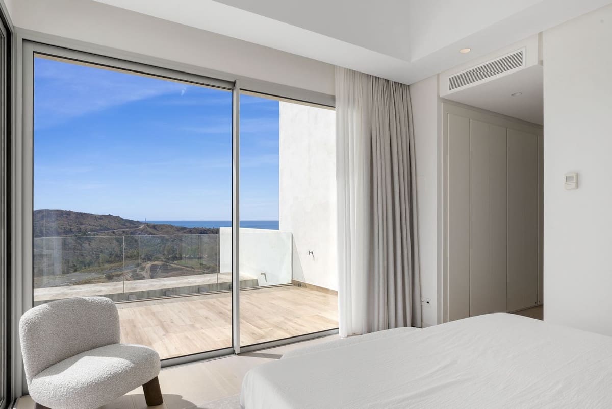 3 bedroom Penthouse for sale in Benahavis - € 1,150,000 (Ref: 9511405)
