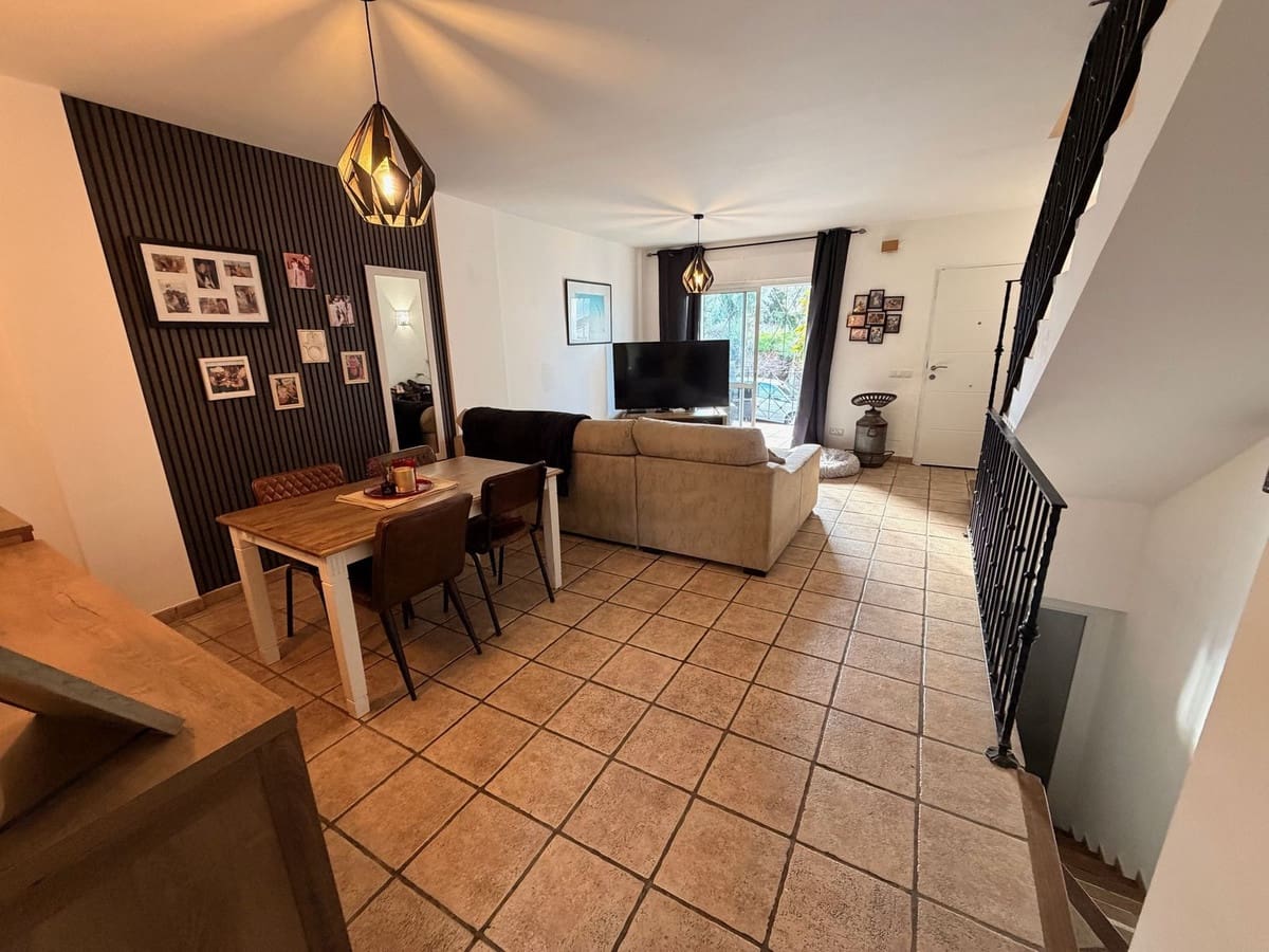 4 makuuhuone Omakotitalo myytävänä paikassa Calypso - 549 000 € (Ref: 9511409)