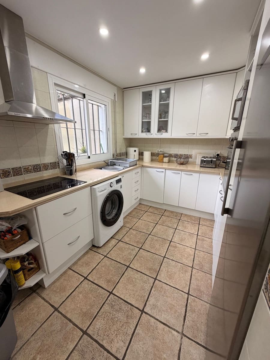 4 makuuhuone Omakotitalo myytävänä paikassa Calypso - 549 000 € (Ref: 9511409)