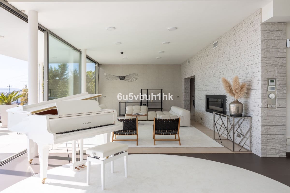 4 bedroom Villa for sale in Benalmadena with pool - € 5,400,000 (Ref: 9518102)