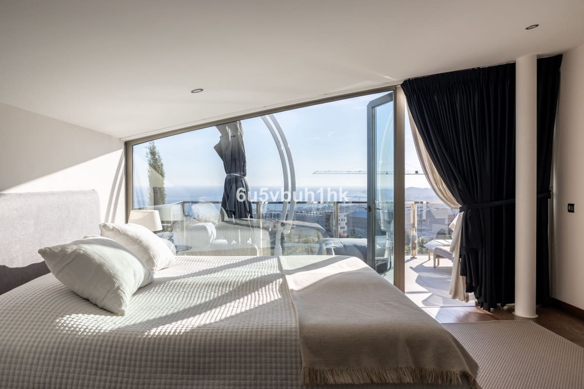 4 bedroom Villa for sale in Benalmadena with pool - € 5,400,000 (Ref: 9518102)