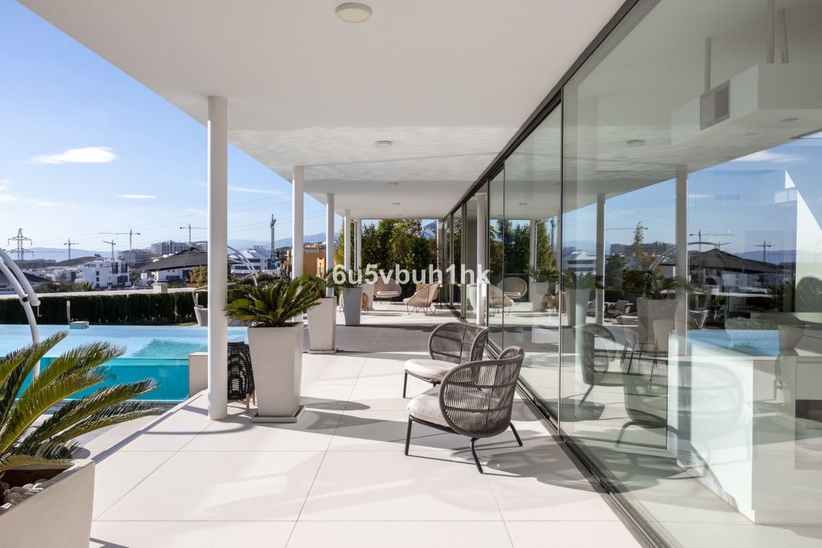 4 bedroom Villa for sale in Benalmadena with pool - € 5,400,000 (Ref: 9518102)