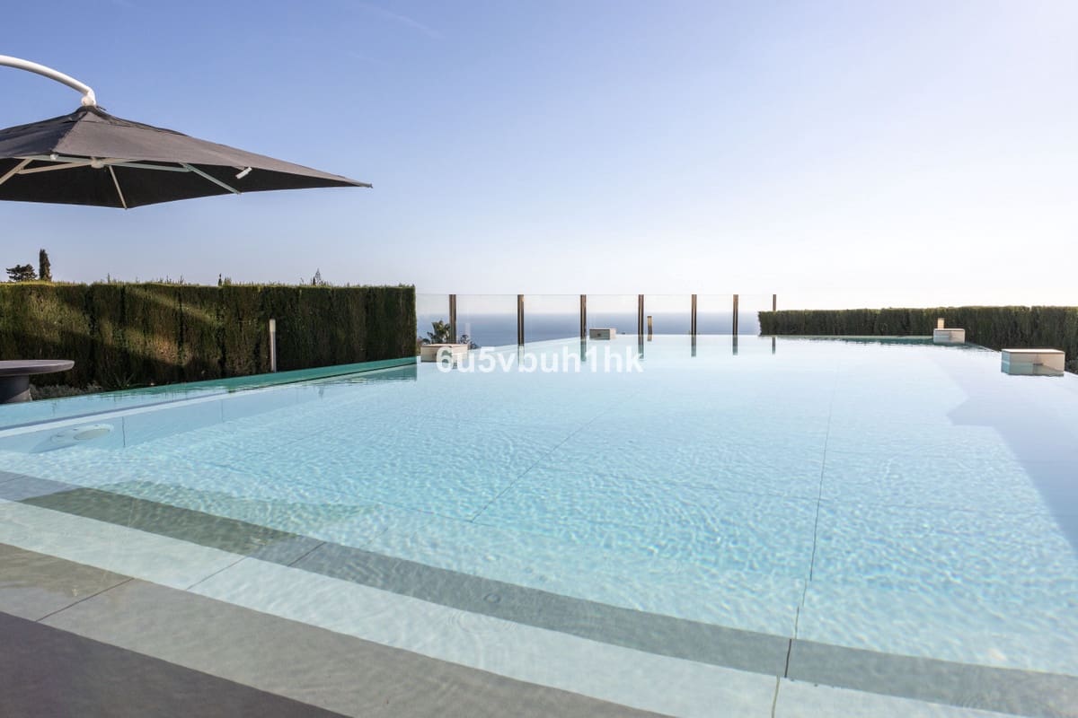 4 bedroom Villa for sale in Benalmadena with pool - € 5,400,000 (Ref: 9518102)