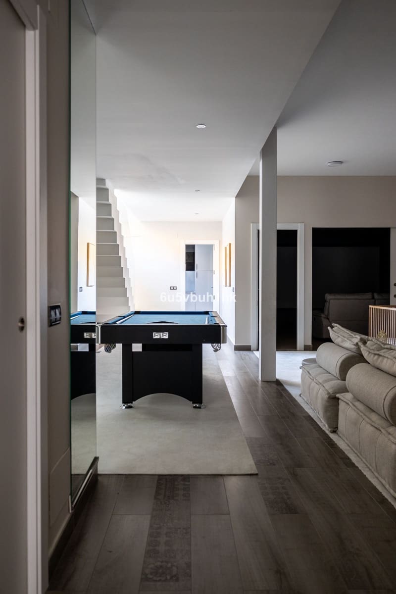 4 bedroom Villa for sale in Benalmadena with pool - € 5,400,000 (Ref: 9518102)