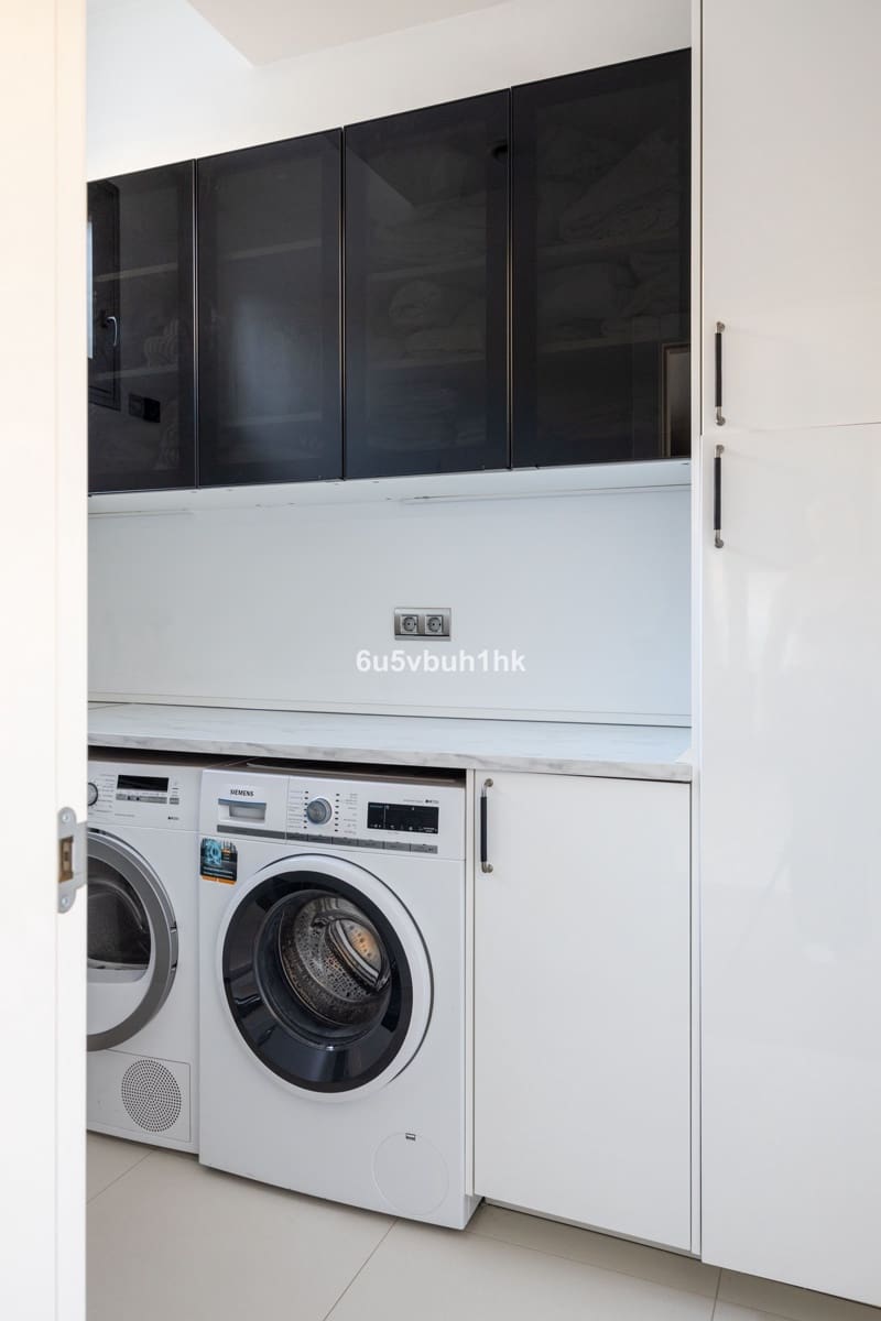 4 bedroom Villa for sale in Benalmadena with pool - € 5,400,000 (Ref: 9518102)