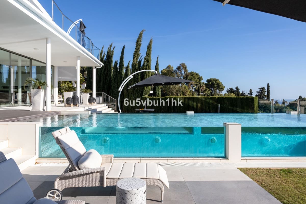 4 bedroom Villa for sale in Benalmadena with pool - € 5,400,000 (Ref: 9518102)