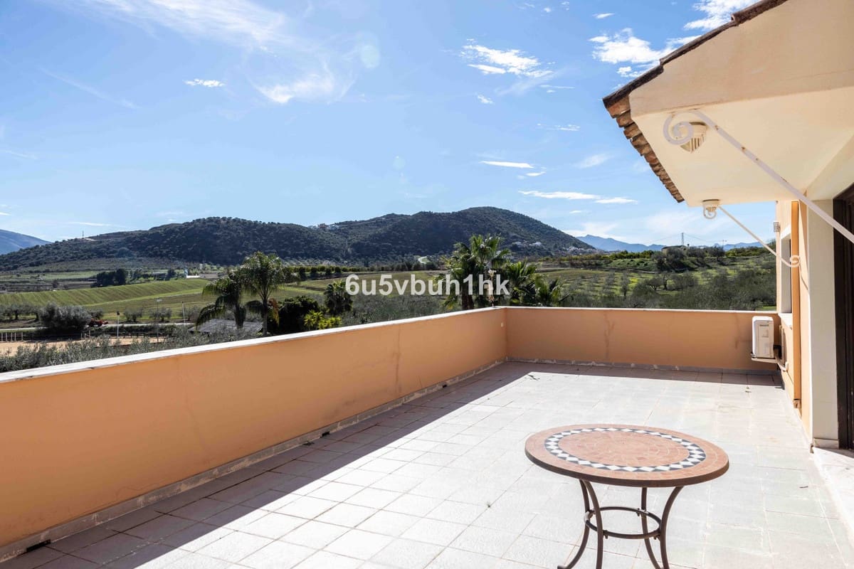 4 bedroom Finca/Country House for sale in Alhaurin el Grande with pool - € 999,000 (Ref: 9518103)