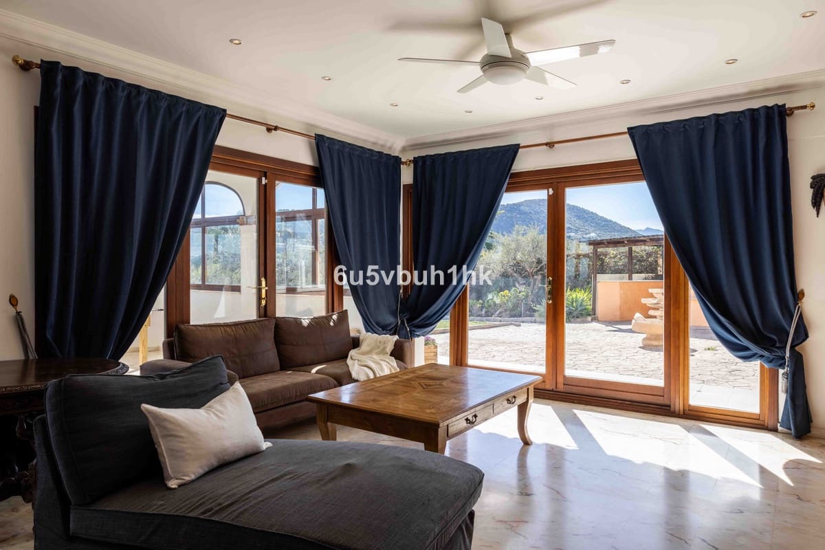 4 bedroom Finca/Country House for sale in Alhaurin el Grande with pool - € 999,000 (Ref: 9518103)