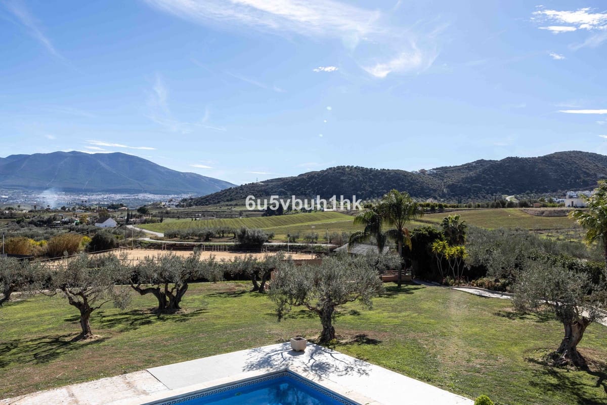 4 bedroom Finca/Country House for sale in Alhaurin el Grande with pool - € 999,000 (Ref: 9518103)