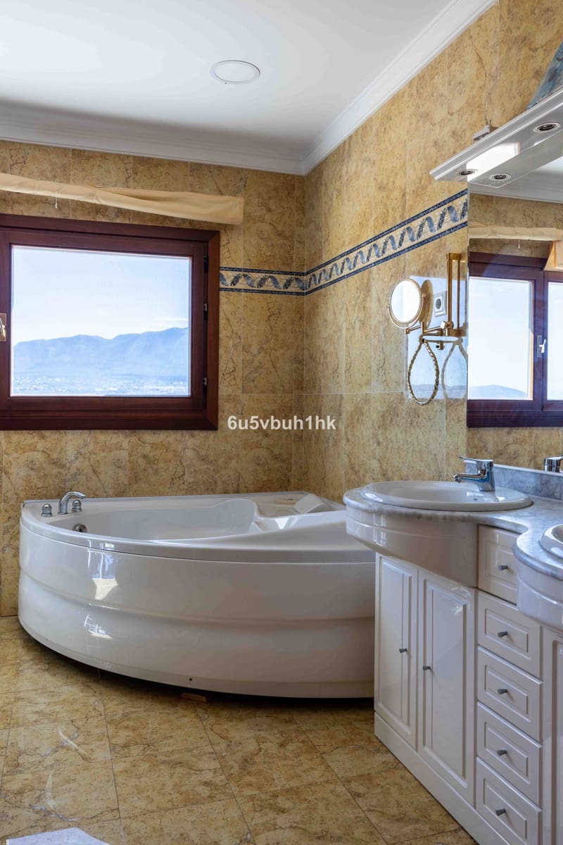 4 bedroom Finca/Country House for sale in Alhaurin el Grande with pool - € 999,000 (Ref: 9518103)