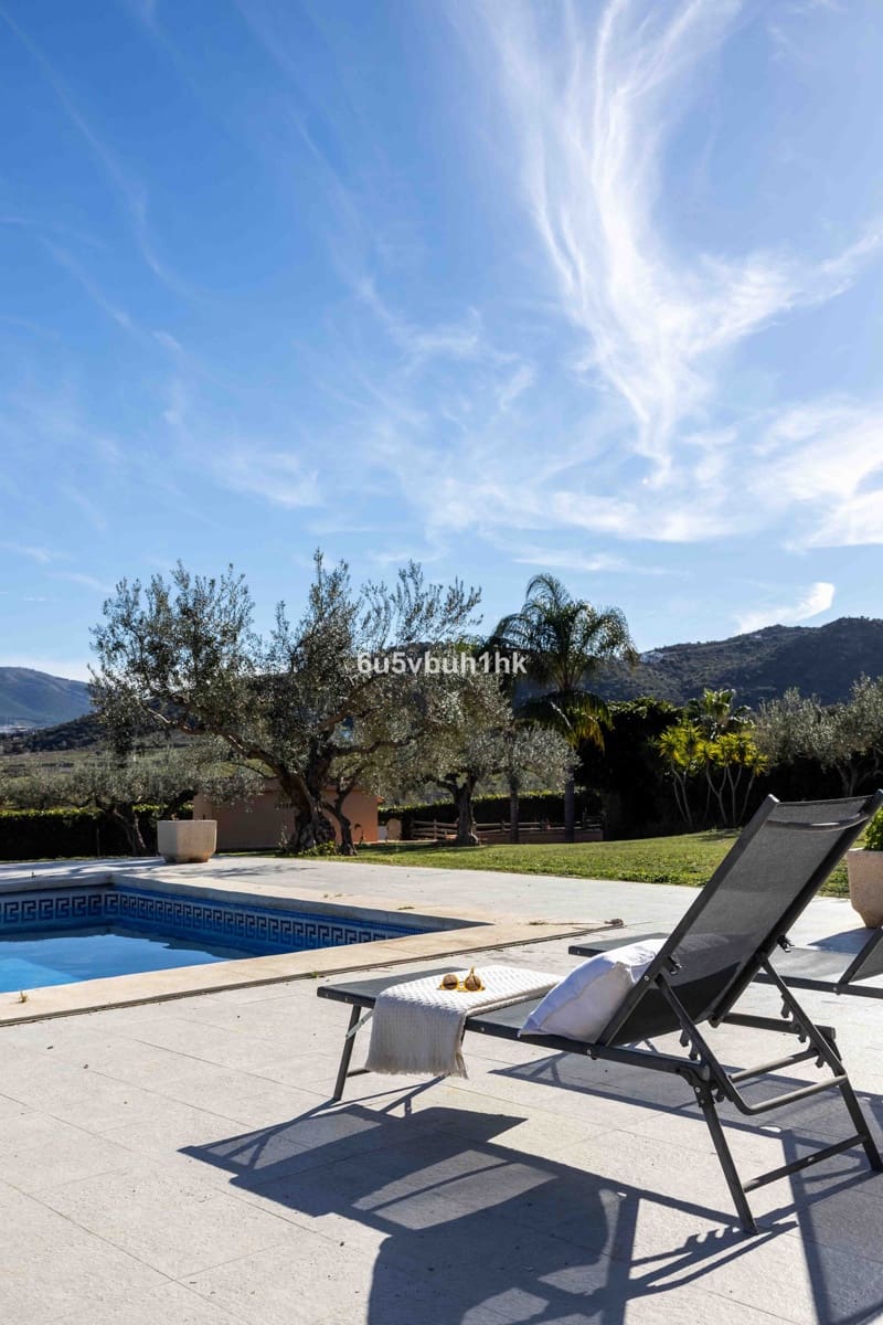 4 bedroom Finca/Country House for sale in Alhaurin el Grande with pool - € 999,000 (Ref: 9518103)