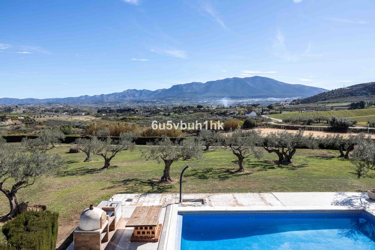 4 bedroom Finca/Country House for sale in Alhaurin el Grande with pool - € 999,000 (Ref: 9518103)