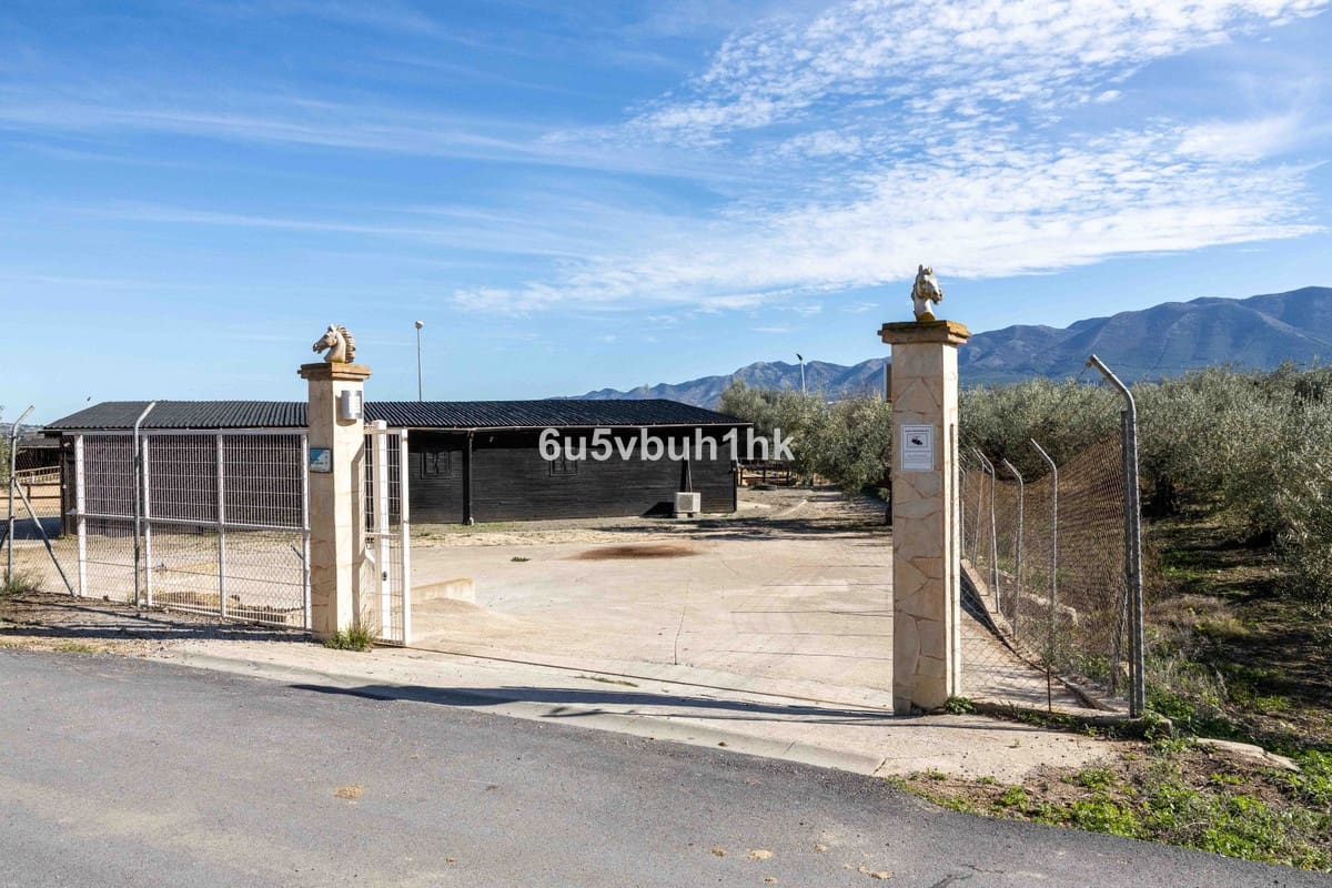4 bedroom Finca/Country House for sale in Alhaurin el Grande with pool - € 999,000 (Ref: 9518103)