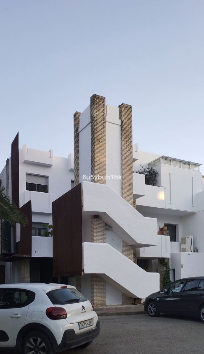 3 soveværelse Penthouse til salg i Nueva Andalucia med swimmingpool - € 670.000 (Ref: 9518107)