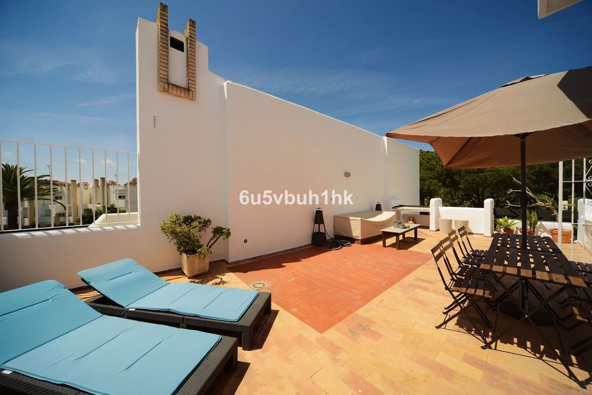3 soveværelse Penthouse til salg i Nueva Andalucia med swimmingpool - € 670.000 (Ref: 9518107)