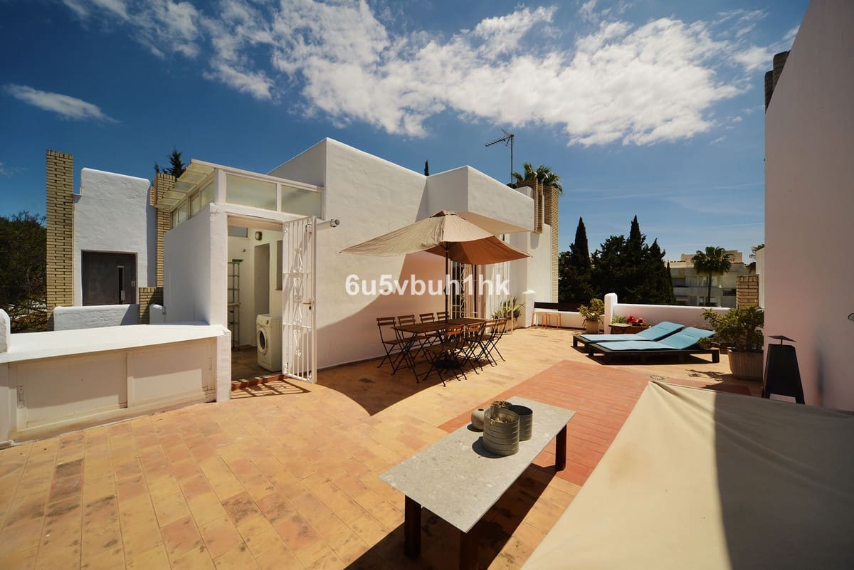 3 soveværelse Penthouse til salg i Nueva Andalucia med swimmingpool - € 670.000 (Ref: 9518107)