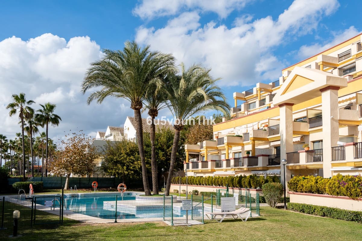 Studio à vendre à Marbella avec piscine - 398 000 € (Ref: 9518109)