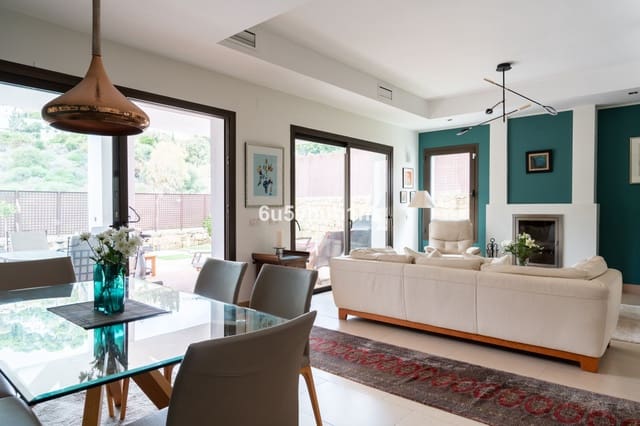 3 bedroom Finca/Country House for sale in Benalmadena Costa, Benalmádena with pool - € 890,000 (Ref: 9518110)