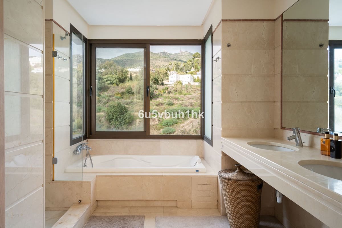 3 bedroom Finca/Country House for sale in Benalmadena Costa with pool - € 890,000 (Ref: 9518110)