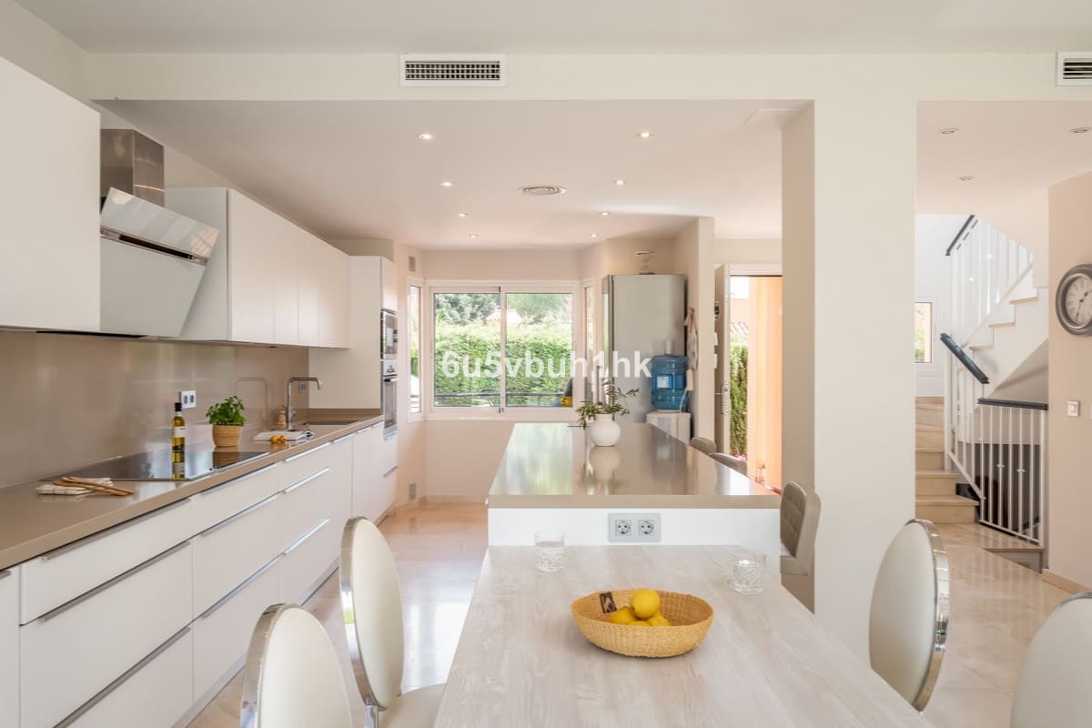 4 sypialnia Dom na sprzedaż w La Sierrezuela z basenem - 781 000 € (Ref: 9518111)