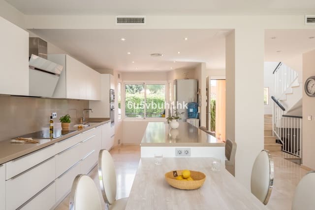 4 makuuhuone Omakotitalo myytävänä paikassa La Sierrezuela, Mijas mukana uima-altaan - 781 000 € (Ref: 9518111)