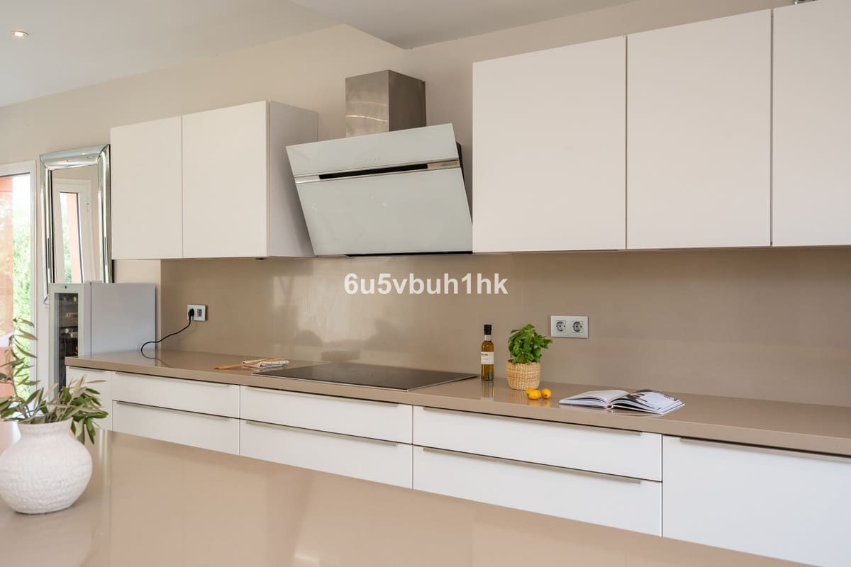 4 sypialnia Dom na sprzedaż w La Sierrezuela z basenem - 781 000 € (Ref: 9518111)