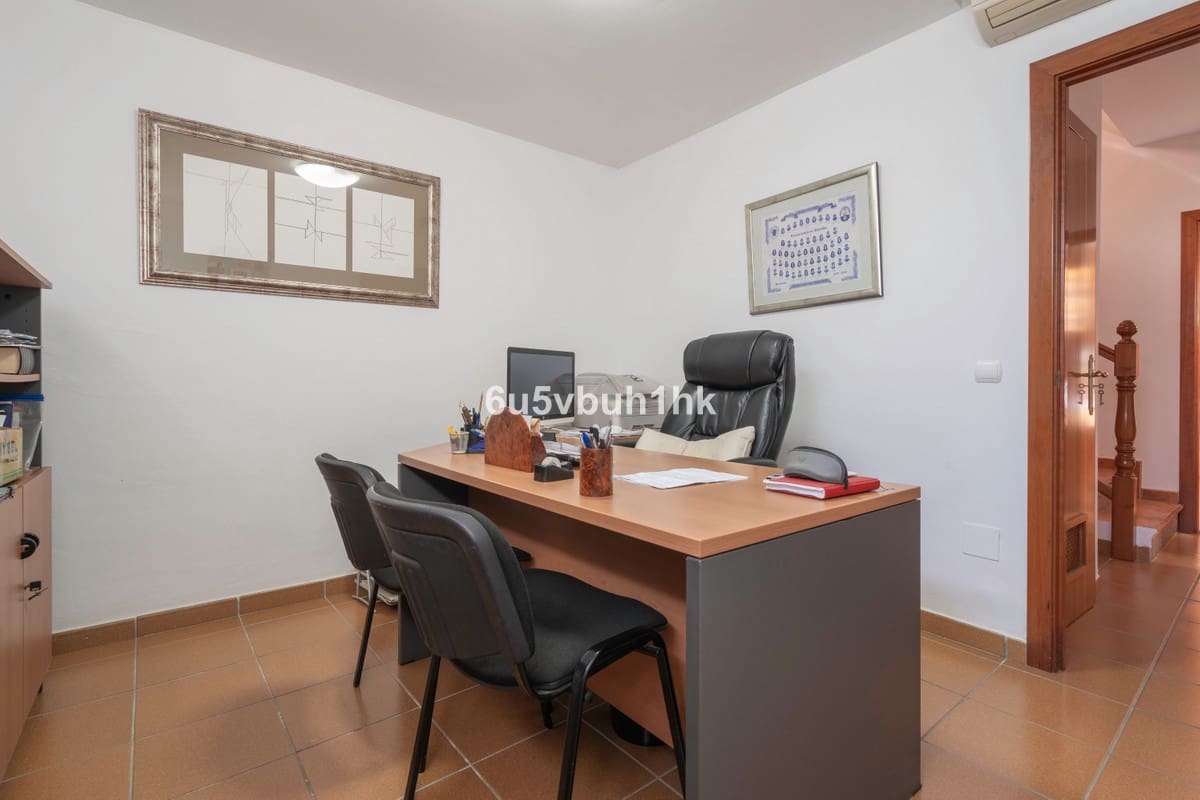 Finca/Casa Rural de 4 habitaciones en Fuengirola en venta - 1.100.000 € (Ref: 9518112)