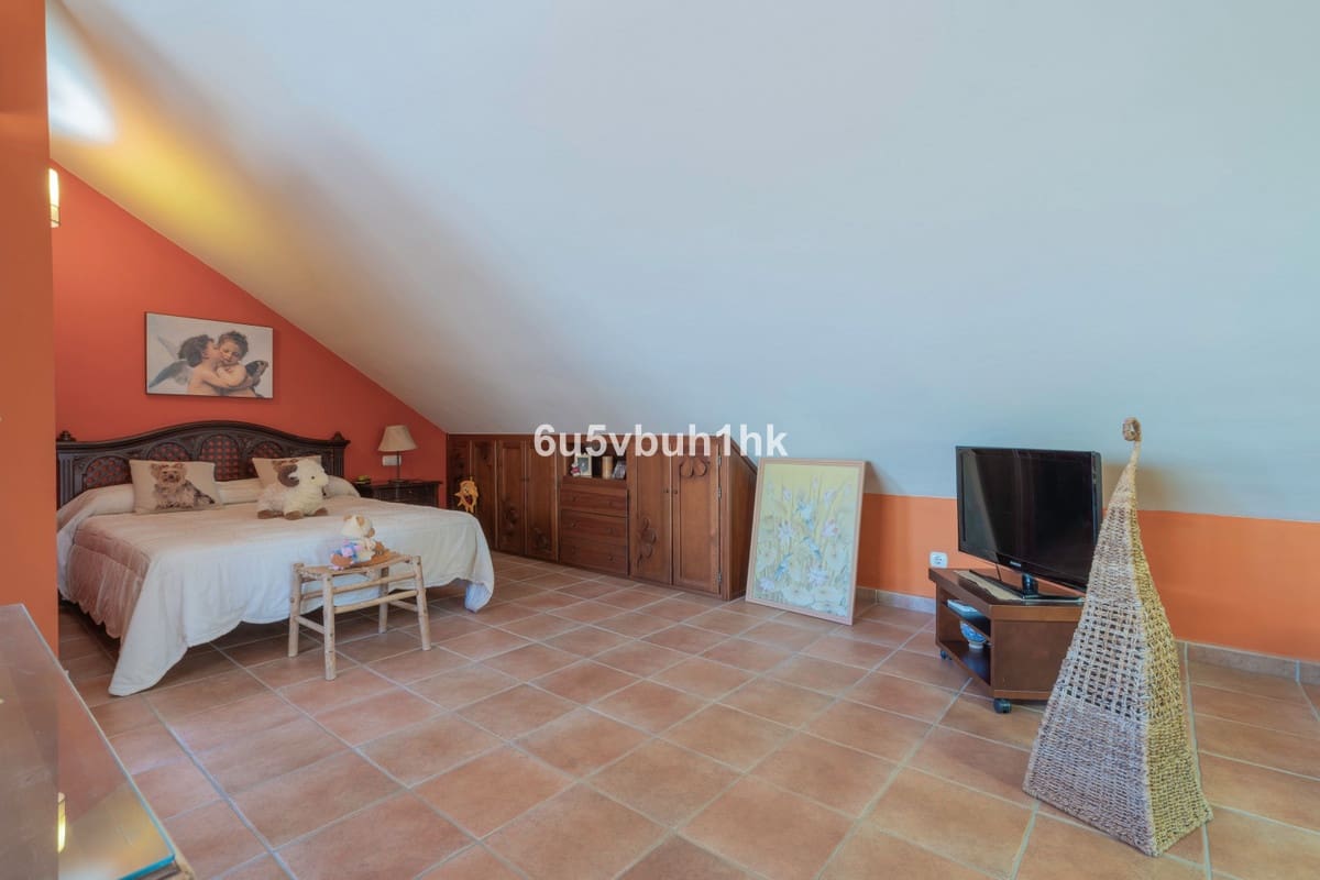 Finca/Casa Rural de 4 habitaciones en Fuengirola en venta - 1.100.000 € (Ref: 9518112)