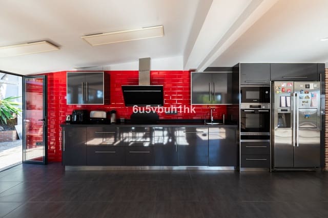 Chalet de 5 habitaciones en Torremolinos en venta con piscina - 915.000 € (Ref: 9518116)