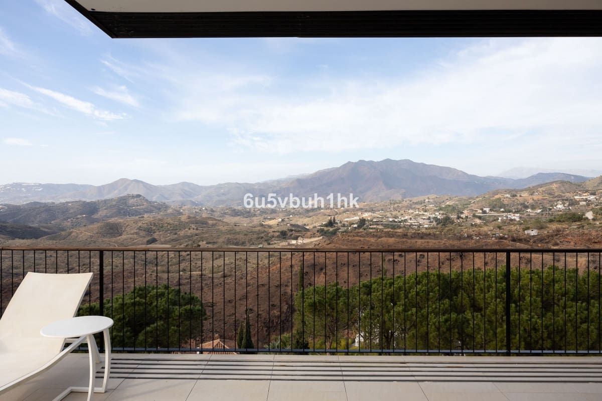 Chalet de 4 habitaciones en Valtocado en venta con piscina - 2.450.000 € (Ref: 9518122)