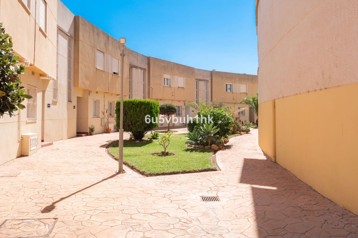 3 slaapkamer Huis te koop in Torrequebrada - € 599.000 (Ref: 9518130)