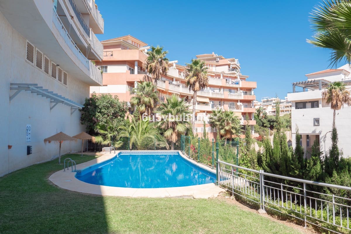 3 slaapkamer Huis te koop in Torrequebrada - € 599.000 (Ref: 9518130)