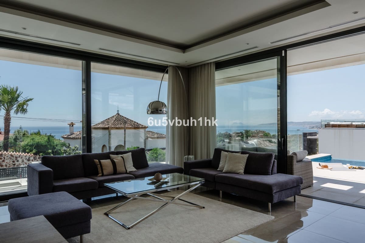 5 bedroom Villa for sale in Estepona with pool - € 2,195,000 (Ref: 9518133)