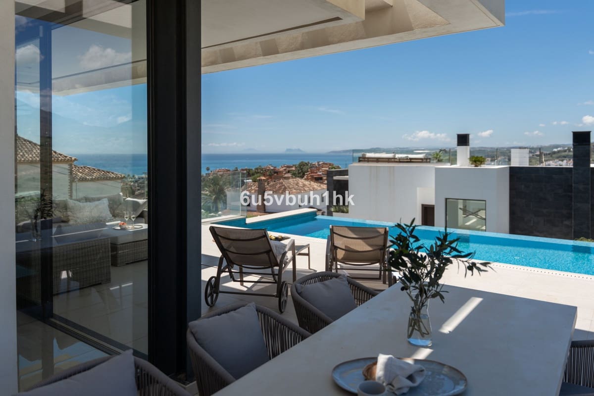 5 bedroom Villa for sale in Estepona with pool - € 2,195,000 (Ref: 9518133)
