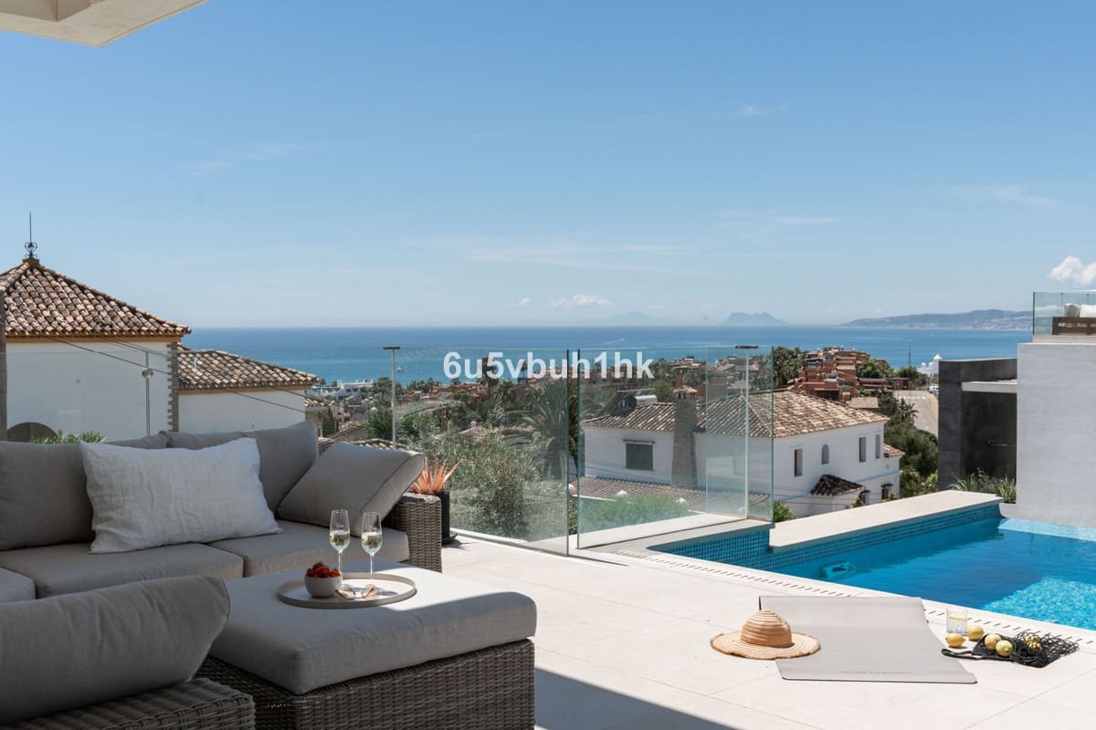 5 bedroom Villa for sale in Estepona with pool - € 2,195,000 (Ref: 9518133)