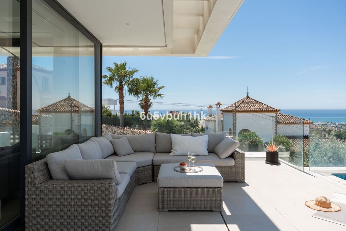 5 bedroom Villa for sale in Estepona with pool - € 2,195,000 (Ref: 9518133)