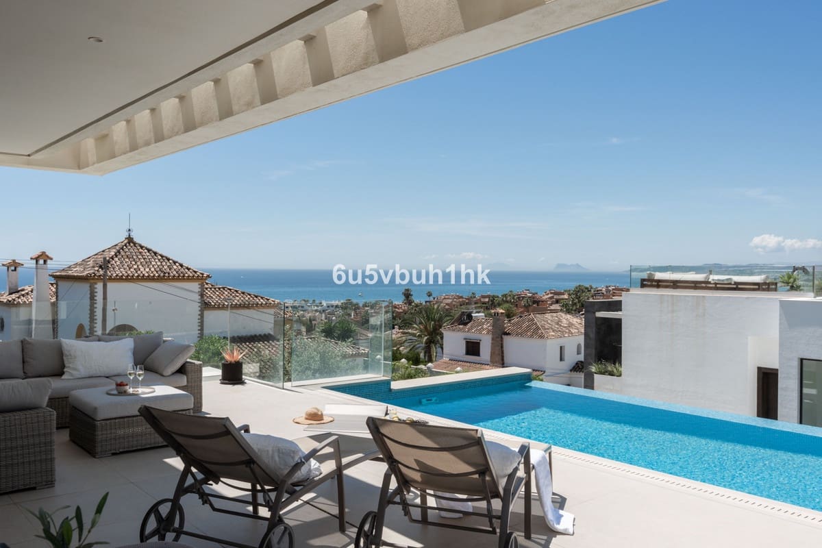 5 bedroom Villa for sale in Estepona with pool - € 2,195,000 (Ref: 9518133)