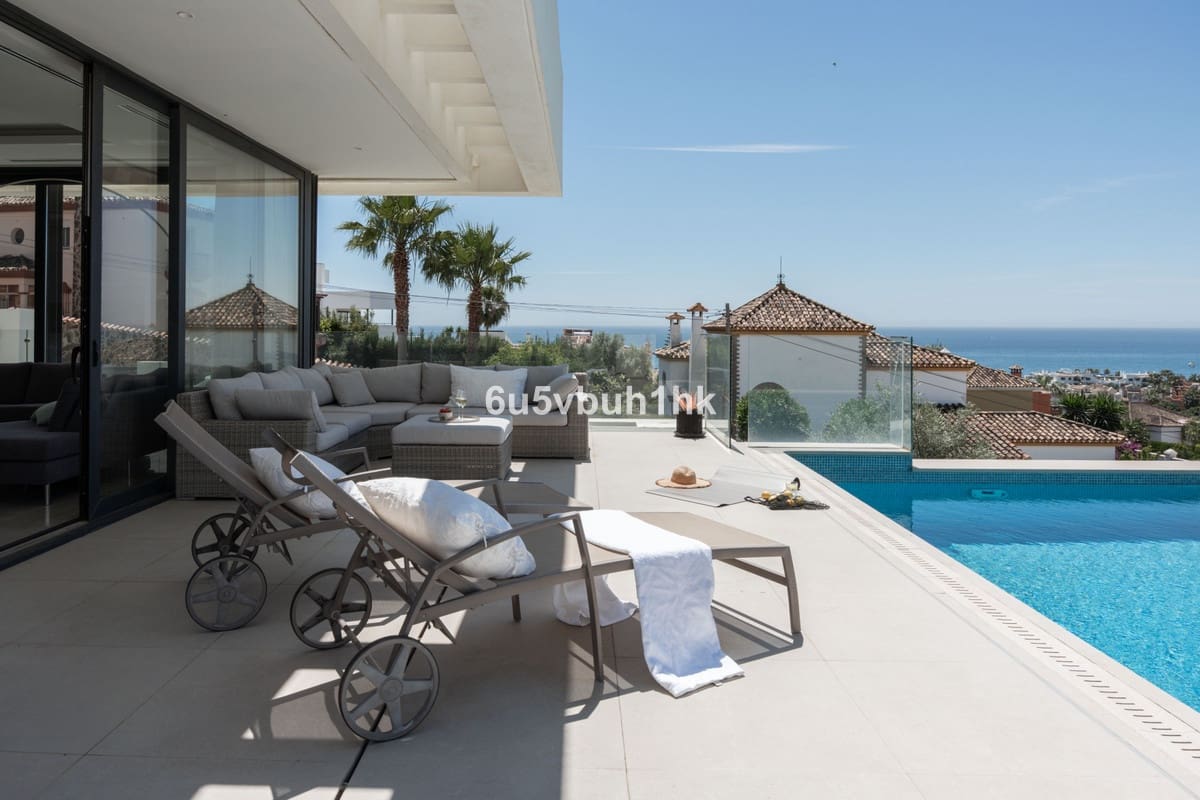 5 bedroom Villa for sale in Estepona with pool - € 2,195,000 (Ref: 9518133)