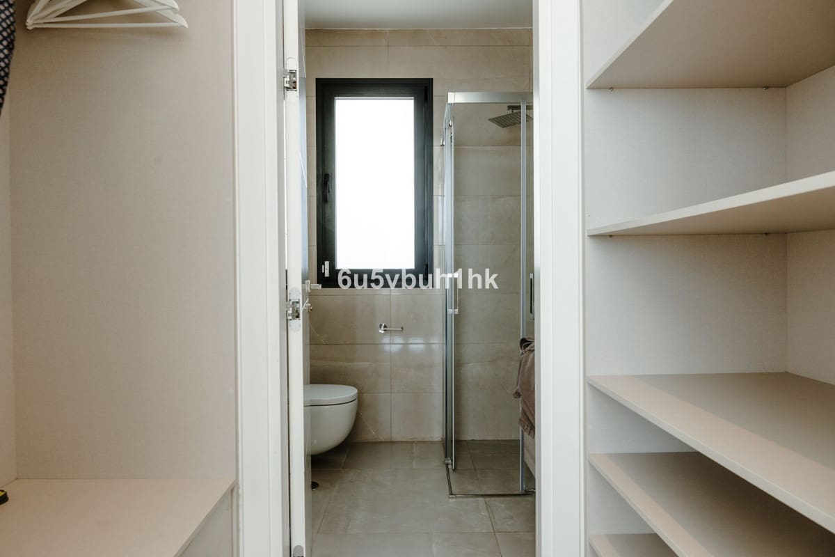 5 bedroom Villa for sale in Estepona with pool - € 2,195,000 (Ref: 9518133)