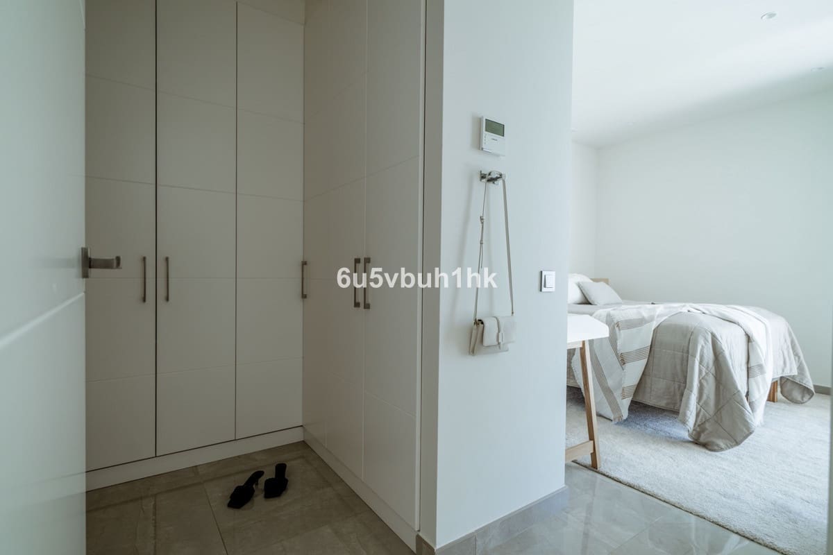 5 bedroom Villa for sale in Estepona with pool - € 2,195,000 (Ref: 9518133)