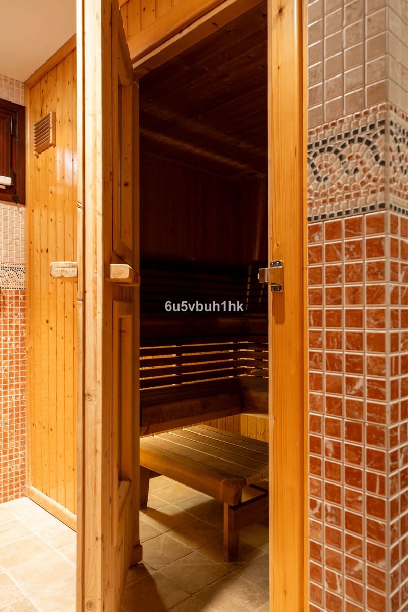 Chalet de 6 habitaciones en Marbella en venta con piscina - 3.995.950 € (Ref: 9518135)