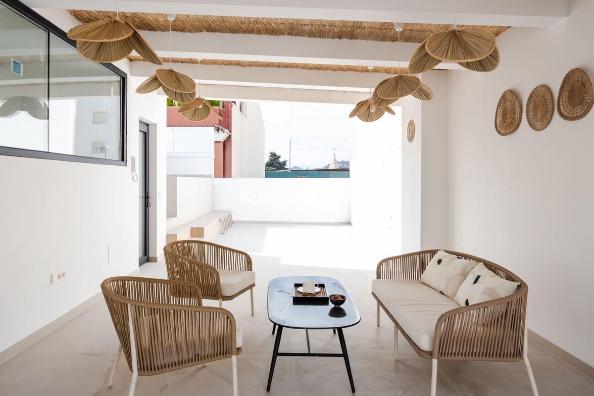 3 soverom Hus til salgs i Malaga by med svømmebasseng - € 770 000 (Ref: 9518136)