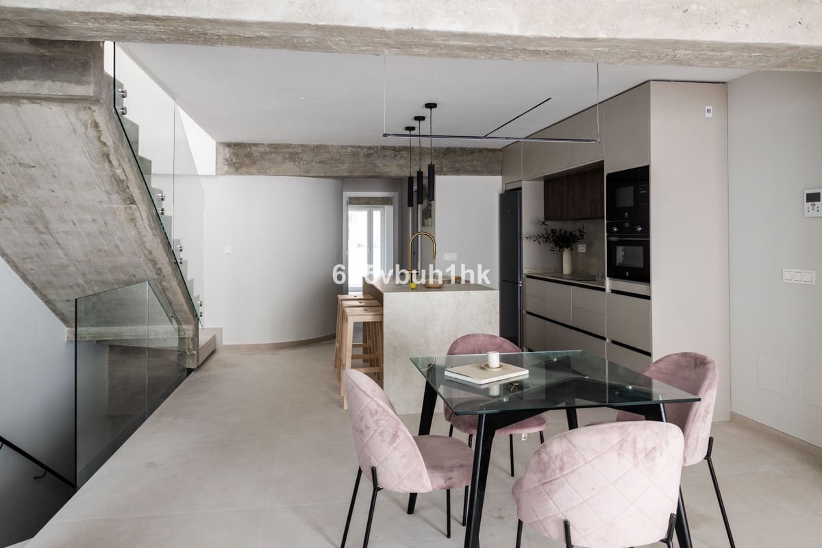 3 soverom Hus til salgs i Malaga by med svømmebasseng - € 770 000 (Ref: 9518136)