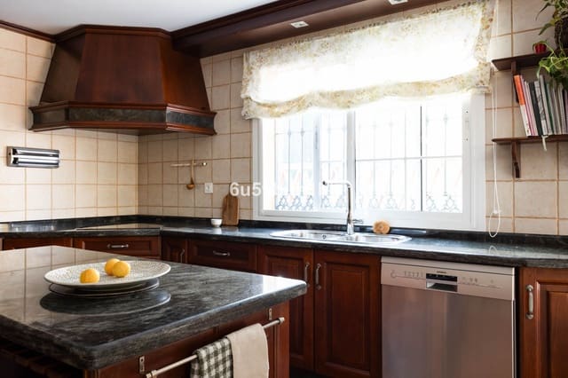 5 soverom Hus til salgs i Centro Historico, Málaga by - € 995 000 (Ref: 9518139)