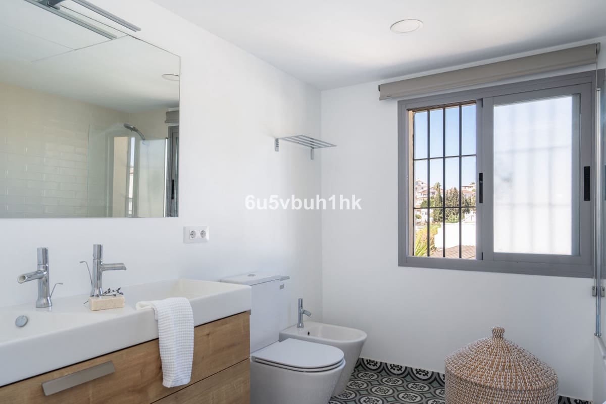 5 makuuhuone Omakotitalo myytävänä paikassa Fuengirola mukana uima-altaan - 614 000 € (Ref: 9518145)