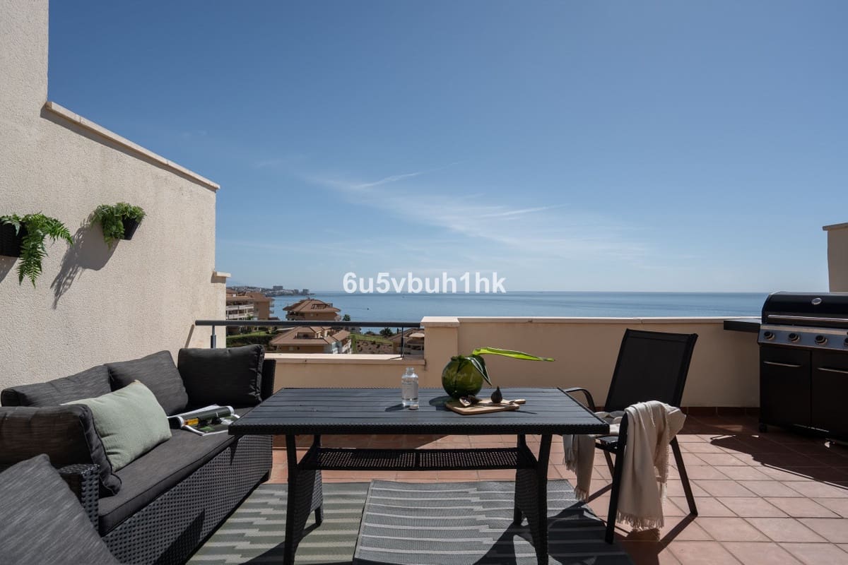 5 makuuhuone Omakotitalo myytävänä paikassa Fuengirola mukana uima-altaan - 614 000 € (Ref: 9518145)