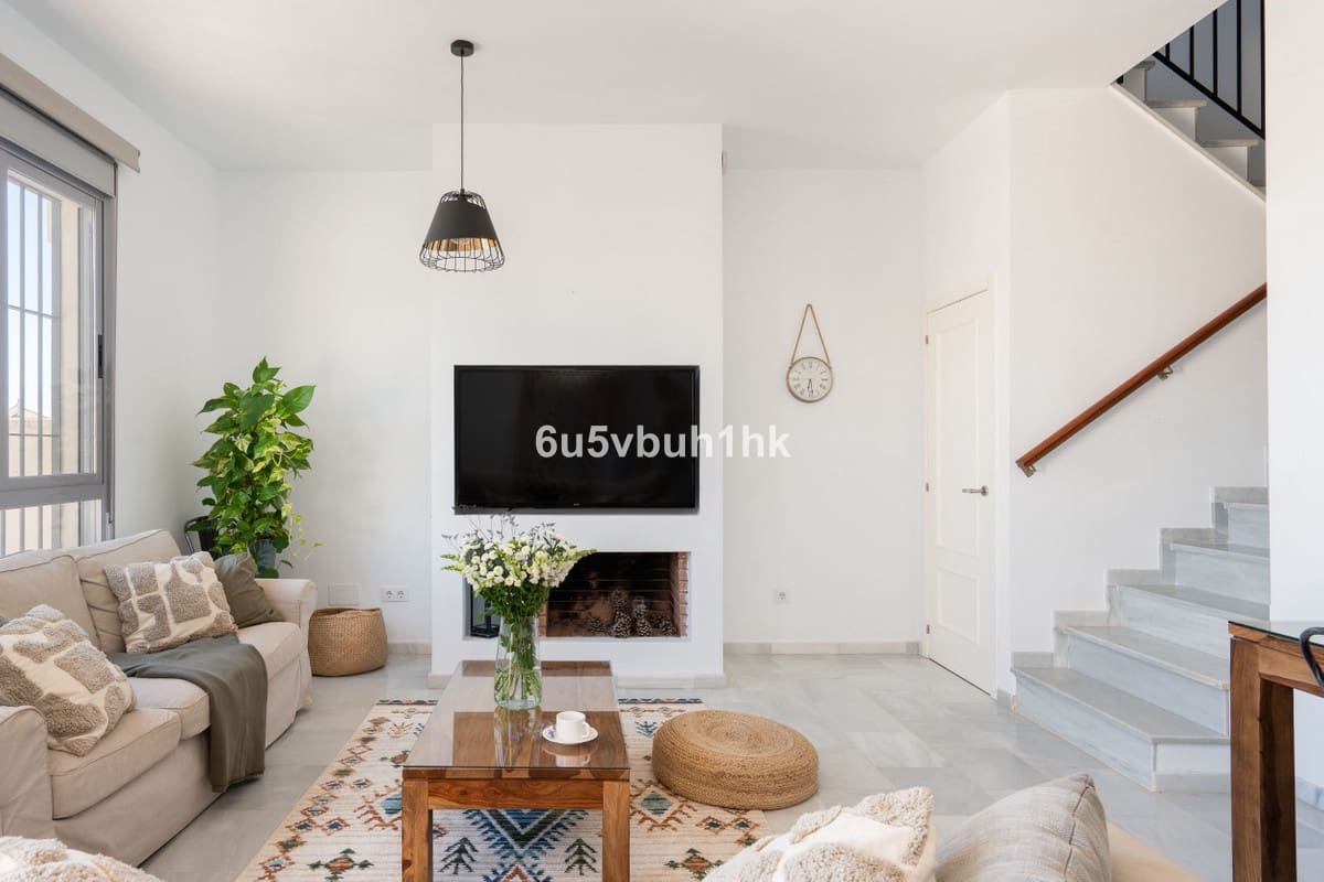 5 makuuhuone Omakotitalo myytävänä paikassa Fuengirola mukana uima-altaan - 614 000 € (Ref: 9518145)