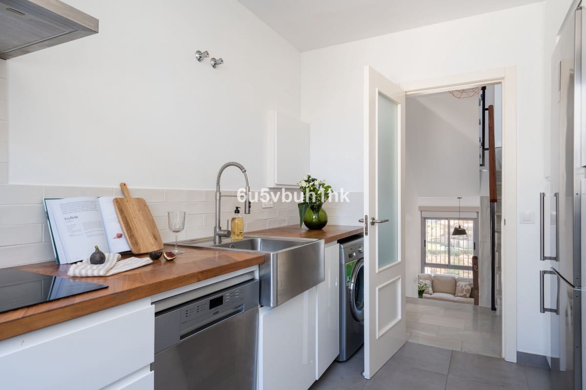 5 makuuhuone Omakotitalo myytävänä paikassa Fuengirola mukana uima-altaan - 614 000 € (Ref: 9518145)