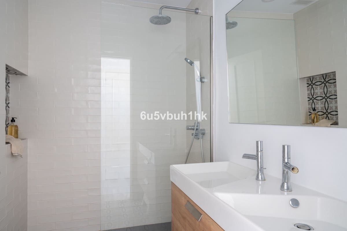 5 makuuhuone Omakotitalo myytävänä paikassa Fuengirola mukana uima-altaan - 614 000 € (Ref: 9518145)